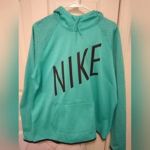 Nike Women's Graphic Dri-Fit Therma Hoodie XL